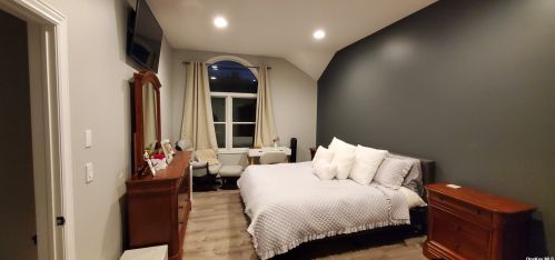 31 Evergreen Pl, Deer Park NY  11729-3720 exterior