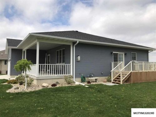 2716 Morning Star Ct, Mason City, IA 50401-8938
