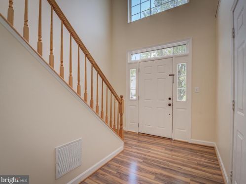 6991 Sunapple Pl, Gainesville, VA 20155-1670