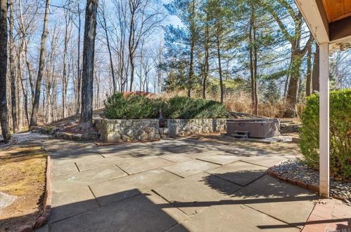 5 Deer Hill Ln, Briarcliff NY  10510-1801 exterior