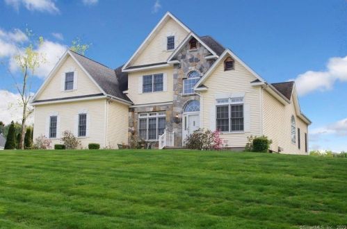 88 Cambridge Dr, Wapping, CT 06074-1551