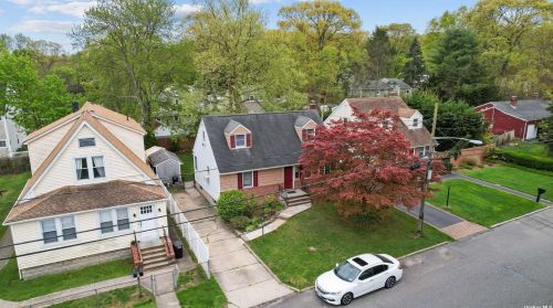 12 Covington St, Huntington Station NY  11746-8406 exterior