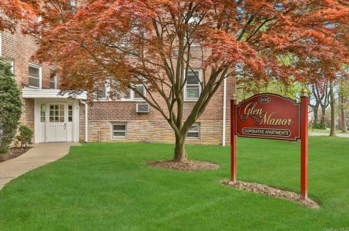 600 Pelham Rd, New Rochelle NY  10805-1319 exterior
