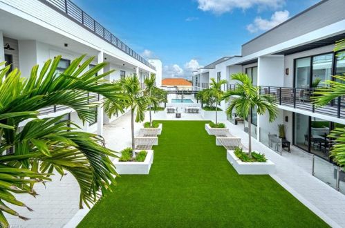 850 Central Ave, Naples FL 34102-6030 exterior