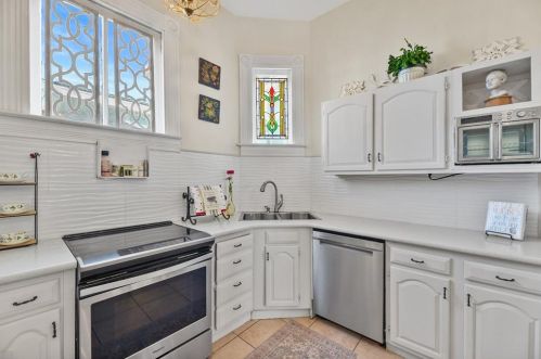 810 Winnie St, Galveston TX 77550-5133 exterior