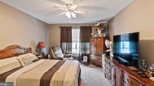 16 Willow Ct, Trenton NJ  08619-4626 exterior