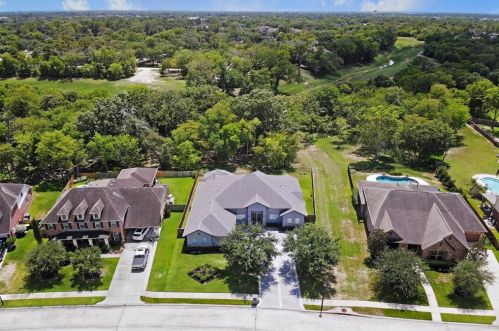 1714 Moore Dr, Pearland, TX 77581-2562