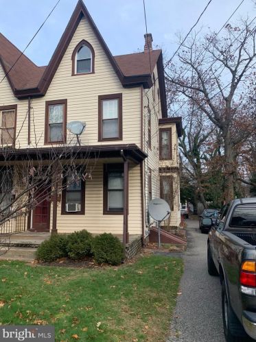 804 Cinnaminson Ave, Palmyra, NJ 08065-2516