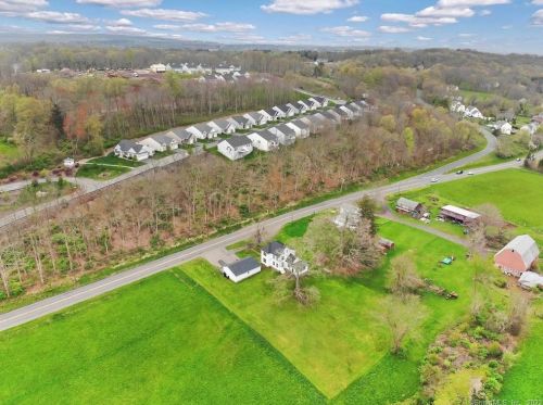 322 Ridgewood Rd, Middletown CT  06457-1949 exterior