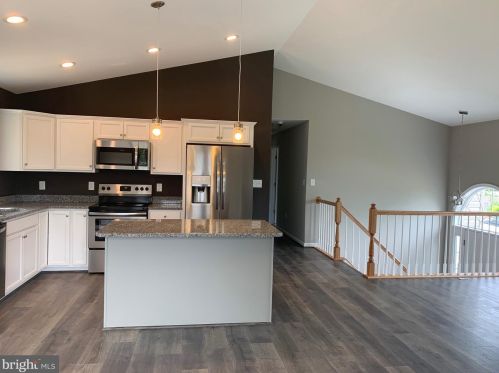 1198 Happy Ridge Dr, Front Royal VA  22630-5302 exterior