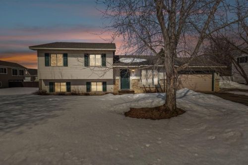 543 Chestnut Dr, New Johannesburg, WI 54017-6564