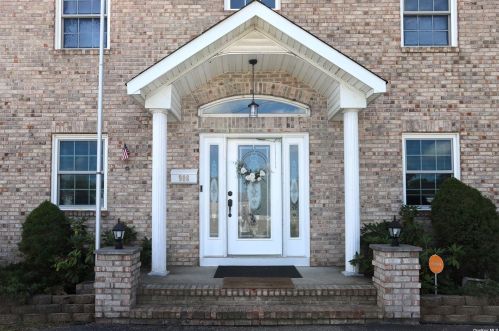 906 Sunrise Hwy, Babylon, NY 11704-6107