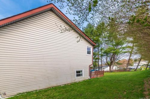 3 Capital Dr, Washingtonville NY  10992-1384 exterior