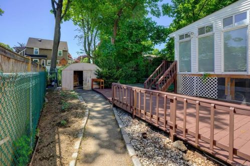 15 Ridgeway, White Plains NY  10605-3706 exterior