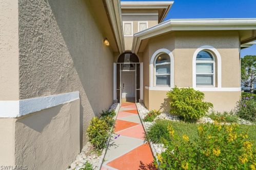 1061 Albert Ave, Lehigh Acres, FL 33971-6406