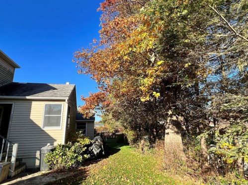 30 Burgess Pl, Groton, CT 06340-5011