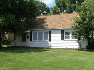 1059 Roseland Rd, Alliance, OH 44601-3869