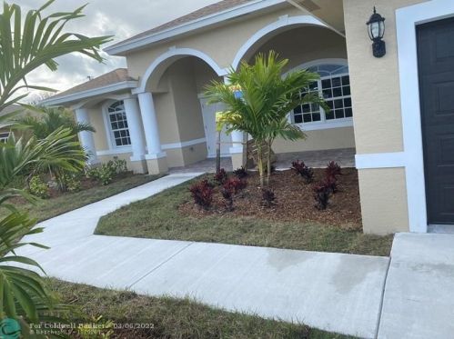532 Lakota Ave, Fort Pierce, FL 34953-3055
