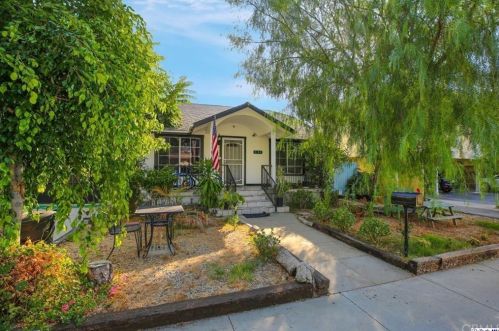 538 Palm Dr, Glendale, CA 91202-2891