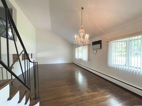 338 Wicks Ave, Babylon NY  11703-1511 exterior