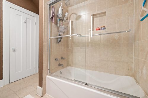 828 32, Milwaukee WI 53215-1549 exterior