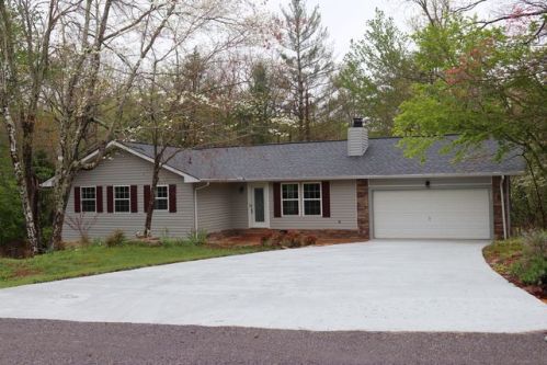 207 Meadowview Dr, Crossville, TN 38558-9017