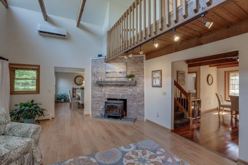 39 Hill Rd, Brookline NH  03033-2111 exterior