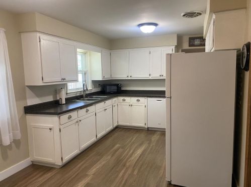 1434 Locust St, Green Bay, WI 54304-3165
