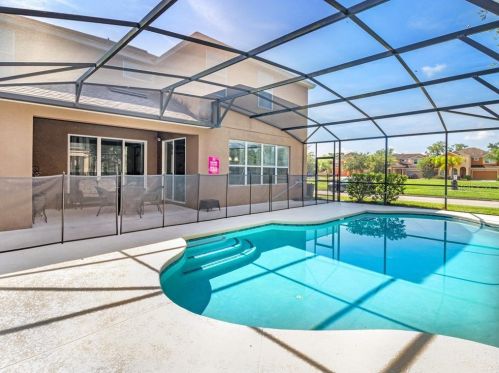 210 Las Fuentes Dr, Kissimmee, FL
