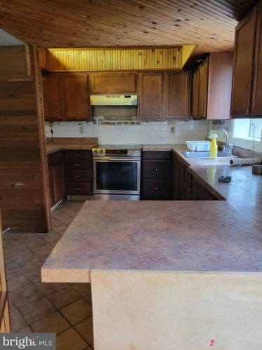 18099 Canby Rd, Leesburg VA  20175-6915 exterior