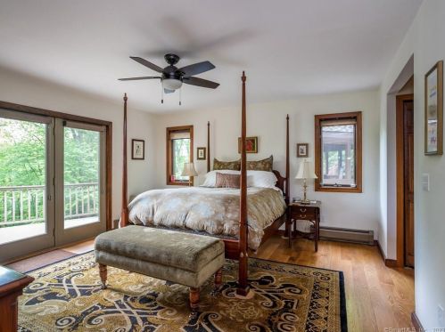 28 Garnet Rd, Roxbury CT  06783-2033 exterior