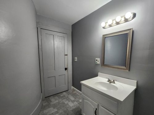 9 Hampstead Rd, Danville NH  03819-5100 exterior