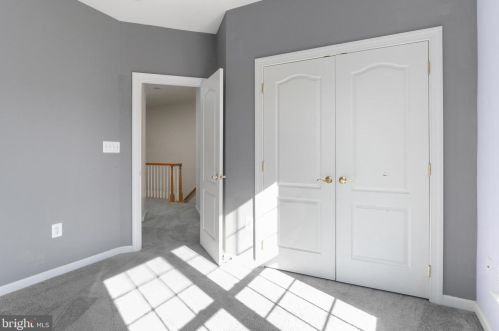 22476 Dinah Pl, Leesburg VA 20175-4808 exterior