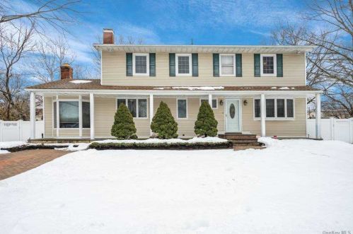 409 Tree Rd, South Setauket, NY 11720-1027