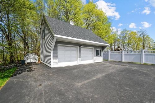 97 Moffat Rd, Washingtonville, NY 10992-1024
