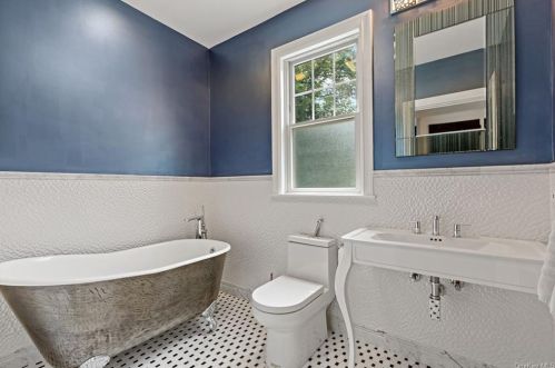 44 Greenridge Ave, White Plains NY  10605-1622 exterior