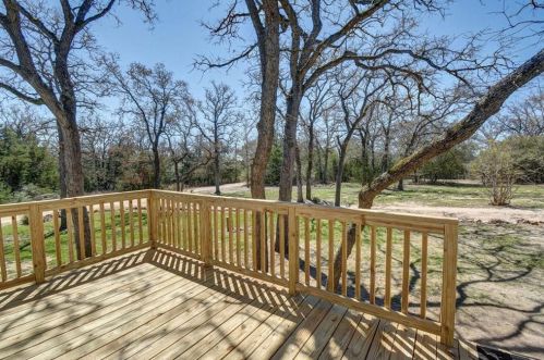 834 Sand Hills Rd, Red Rock, TX 78662-4523