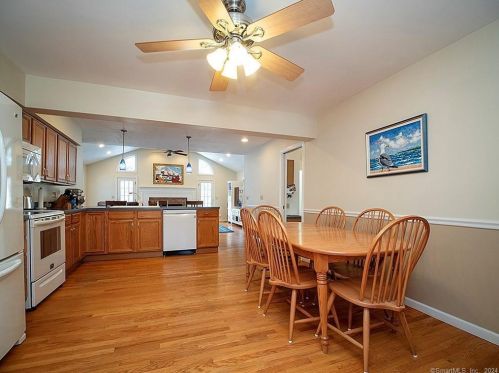 40 Sugar Hill Rd, North Haven CT  06473-4013 exterior