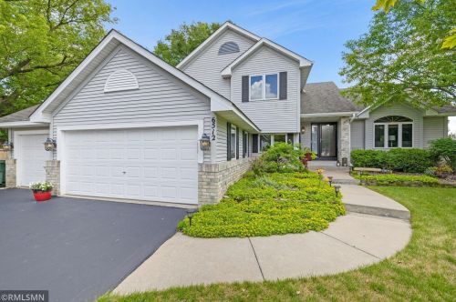 6512 137th St, Saint Paul, MN 55124-4625