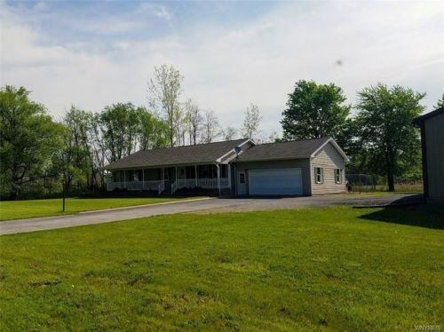 2753 Angling Rd, Medina, NY 14103-9651
