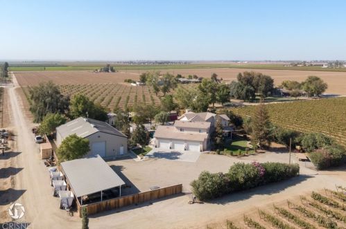 15414 Cuda Dr, Bakersfield CA  93307-9279 exterior