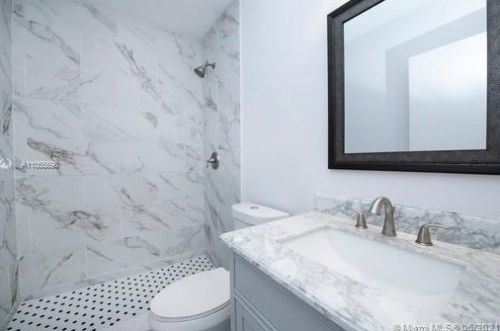 1124 70th Pl, Hialeah FL  33014-5113 exterior