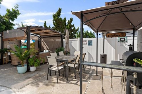 6176 Palau St, Cypress CA  90630-5666 exterior