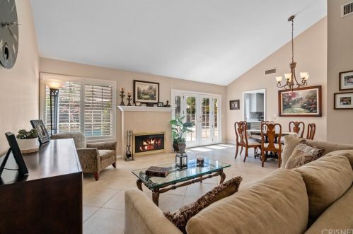 25743 Kitfox Pl, Santa Clarita, CA 91355-2401