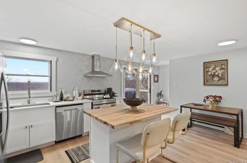 368 Carter Ave, Newburgh NY  12550-8400 exterior