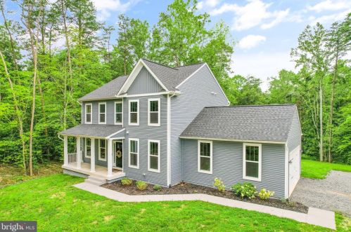 1077 Mountain View Rd, Fredericksburg VA  22406-4429 exterior