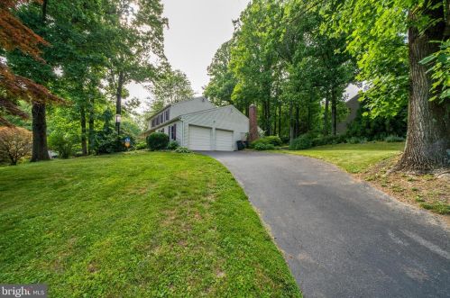 401 Santillo Way, Downingtown PA  19335-3132 exterior