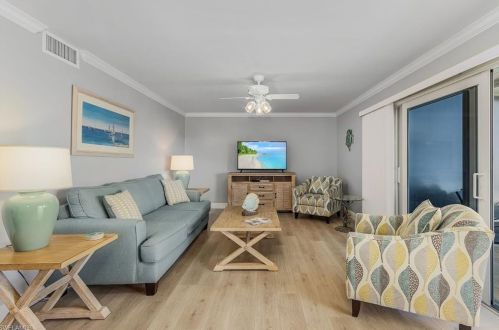 237 Palm Dr, Naples, FL 34112-4964