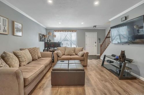 34 Larch Ct, Fishkill, NY 12524-2628