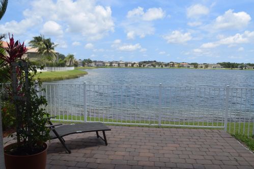 725 Leonardo Cir, Fort Pierce FL  34986-4355 exterior